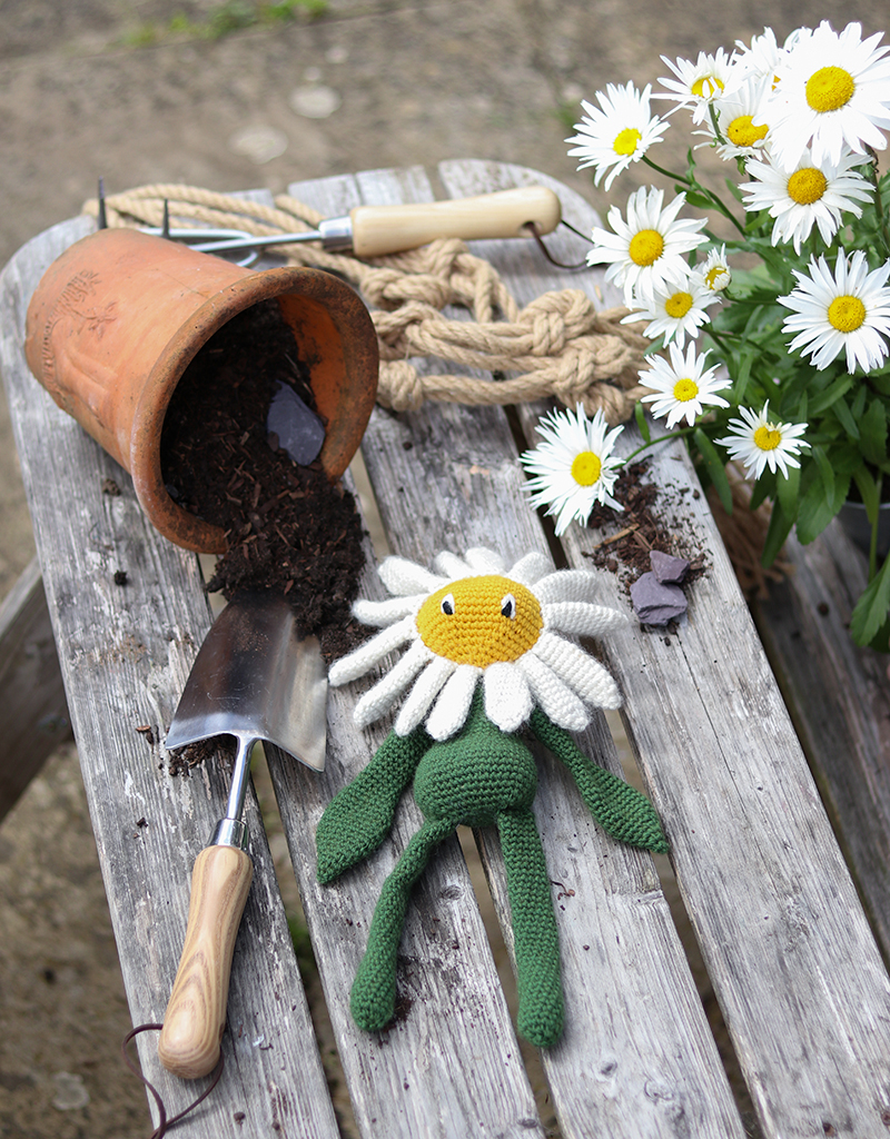 Crochet your own: Daisy flower Crochet Kit