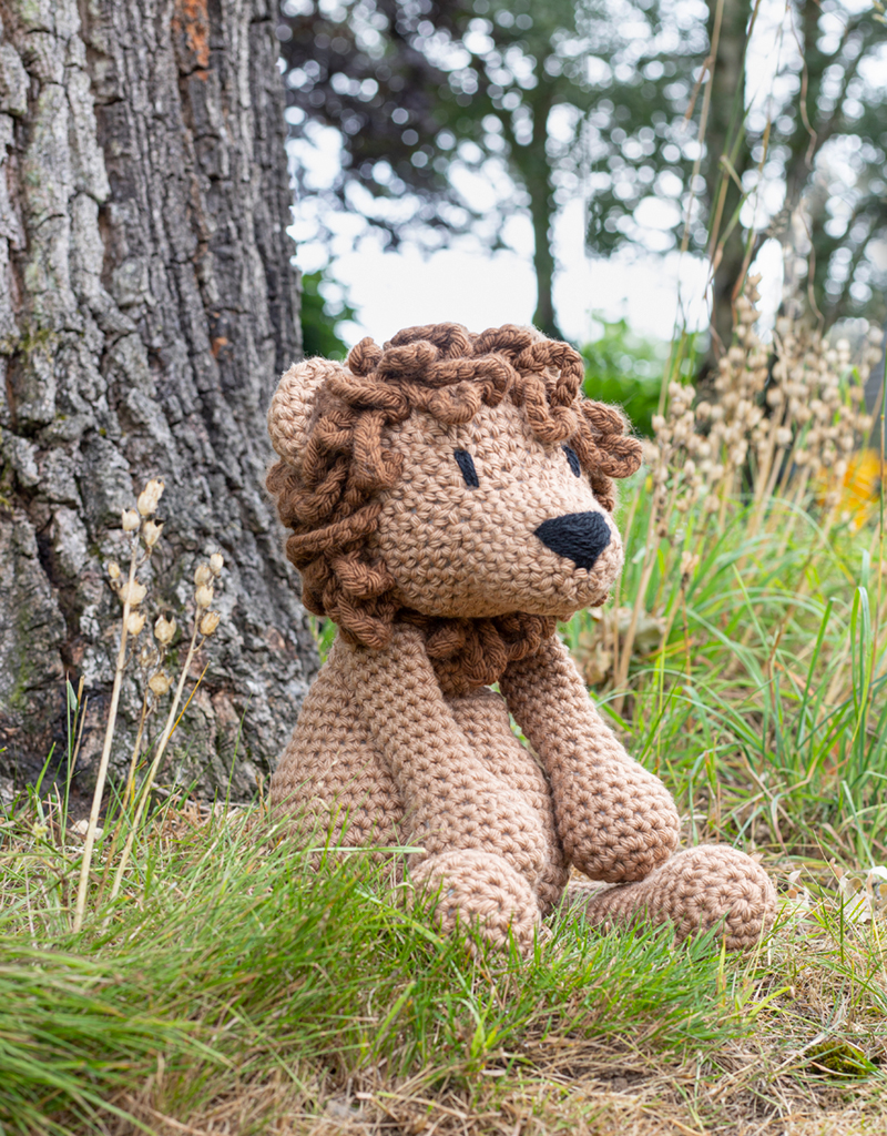 Giant Rufus the Lion Crochet Kit | TOFT