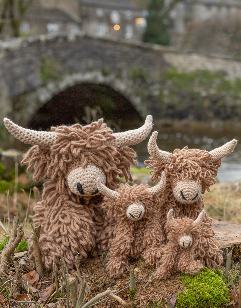 グ*ク様 エイココンドウ フード 中綿入り レイヤード ドッキング ウェーブ刺繍 Giant Morag the Highland Coo