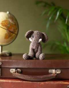 Mini Albus the African Elephant