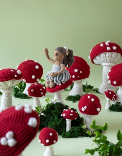 SAT 1.30pm: Crochet  a Magical Toadstool