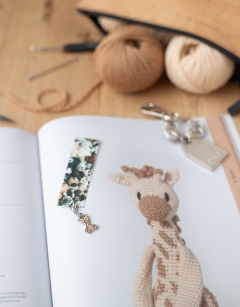 Caitlin the Giraffe Enamel Centraliser