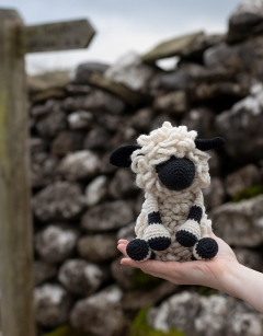 Lisa the Valais Blacknose Sheep Kit