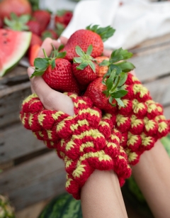 Strawberry Wristwarmers