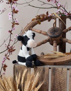 Sarah the Friesian Cow Kit