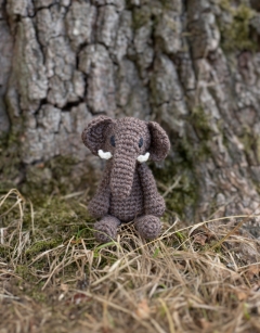 Mini Albus the African Elephant
