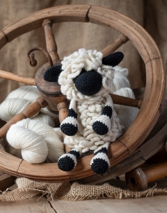 Lisa the Valais Blacknose Sheep Kit