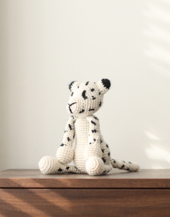 Mae the Snow Leopard