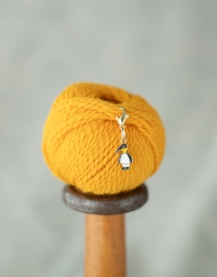 Raegan the King Penguin Enamel Centraliser