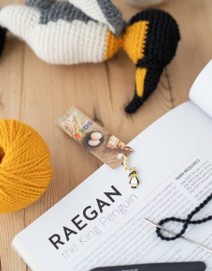 Raegan the King Penguin Enamel Centraliser