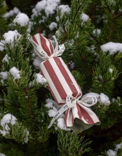 Almost Perfect Gift Cracker: Three Wise Men Pins