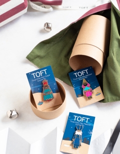 Almost Perfect Gift Cracker: Three Wise Men Pins