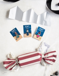 Almost Perfect Gift Cracker: Three Wise Men Pins