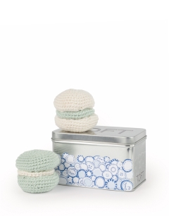 Macarons in a Tin