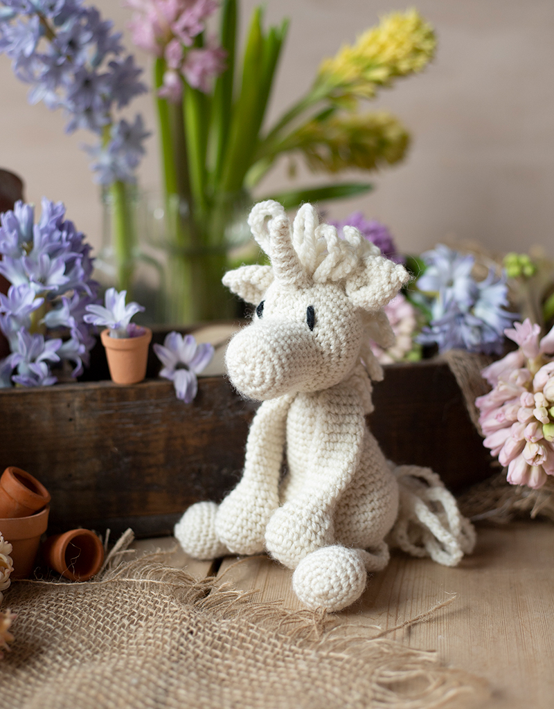 Chablis the Unicorn Easy Crochet Kit | TOFT