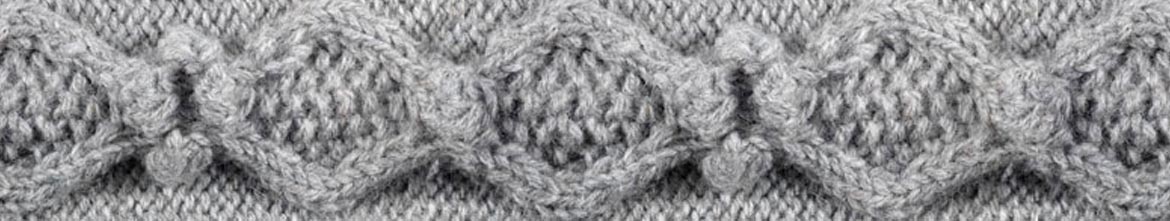knitting hollow oak cable close up